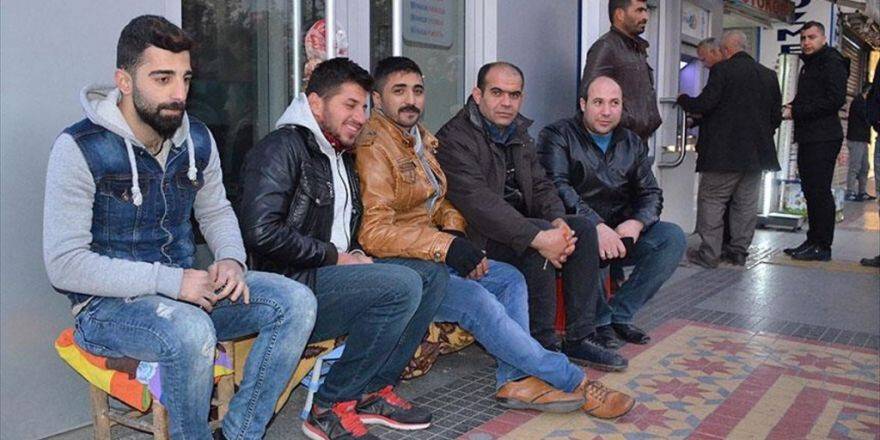 Toki Konutları İçin Bir Gün Önceden Sıraya Girdiler