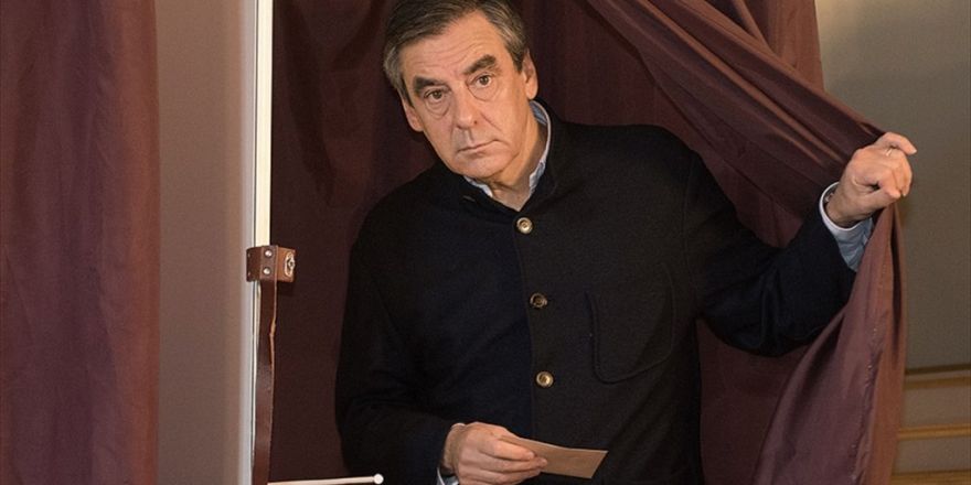 Fransa'da Merkez Sağın Cumhurbaşkanı Adayı Fillon Oldu