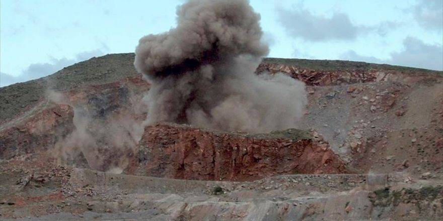 Hakkari'de Bomba Yüklü Araç İmha Edildi