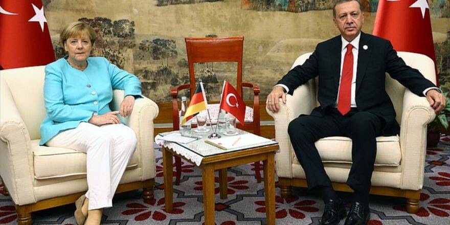 Cumhurbaşkanı Erdoğan İle Merkel Telefonda Görüştü