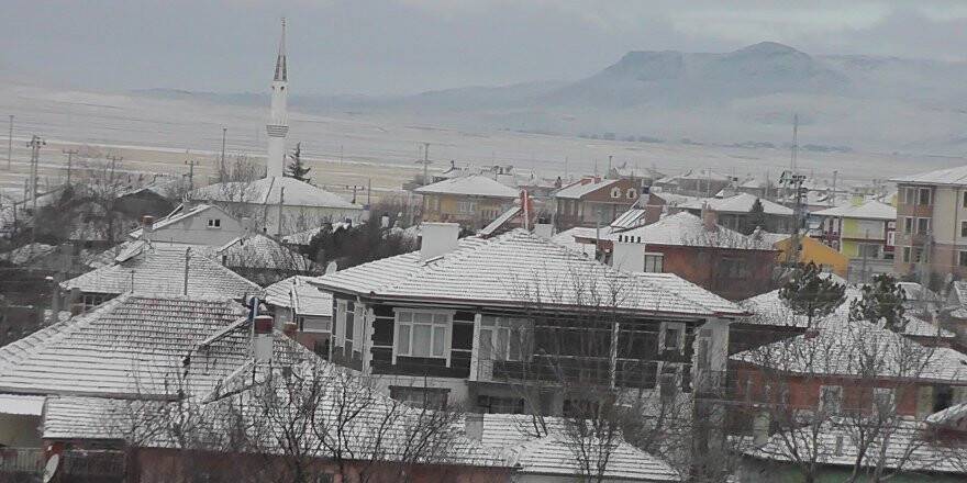 Kulu kar yağışının ardından beyaza büründü