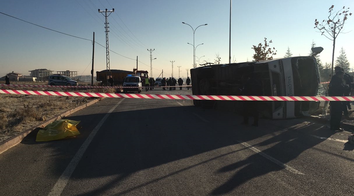 Konya'da öğrenci servisi ile kamyon çarpıştı