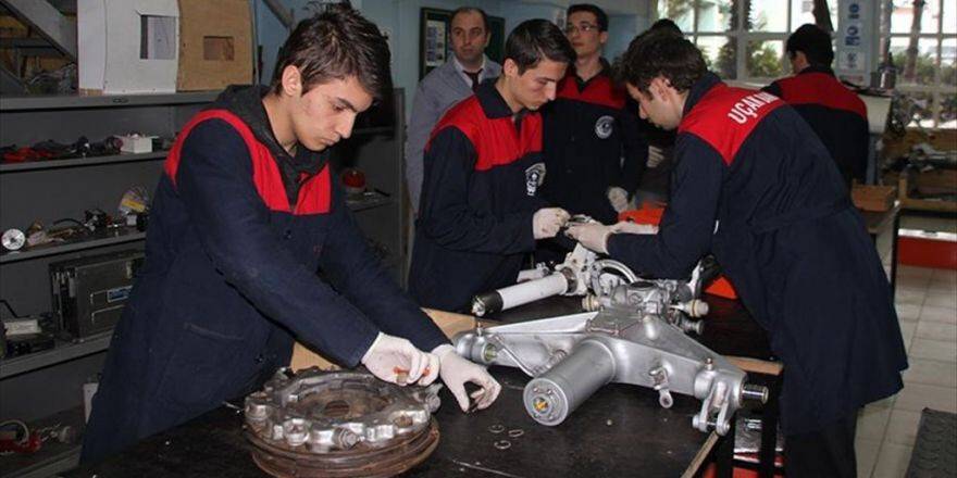 Genç Teknisyenler Gözünü Yerli Uçağa Dikti
