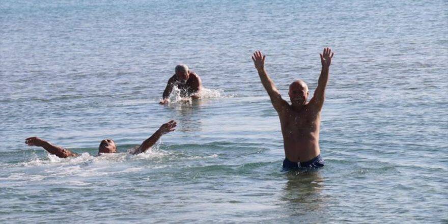 Aralık Ayında Denize Girdiler