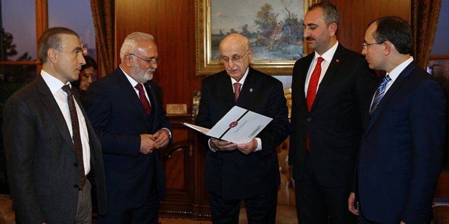 Anayasa Değişikliği Teklifi Meclis'e Sunuldu