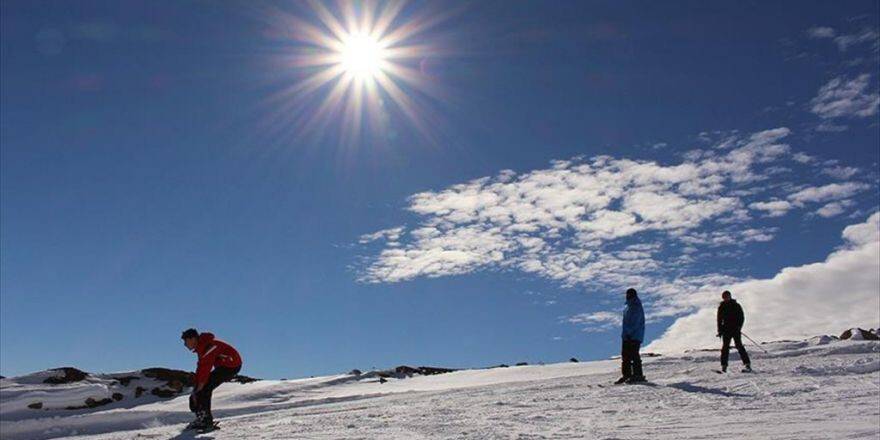 Hakkari'de Kayak Heyecanı