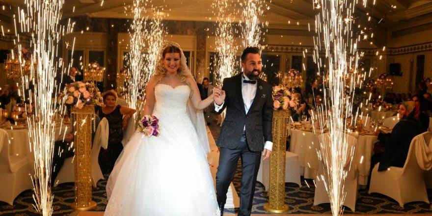 Ayhan Özolcay ile Ebru Kavlak dünya evine girdiler