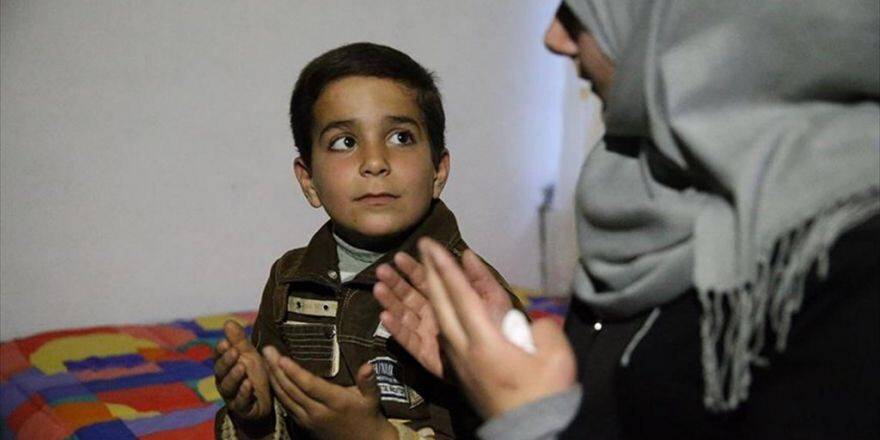 Oğlunun Yeniden Duymasının Hayaliyle Yaşıyor