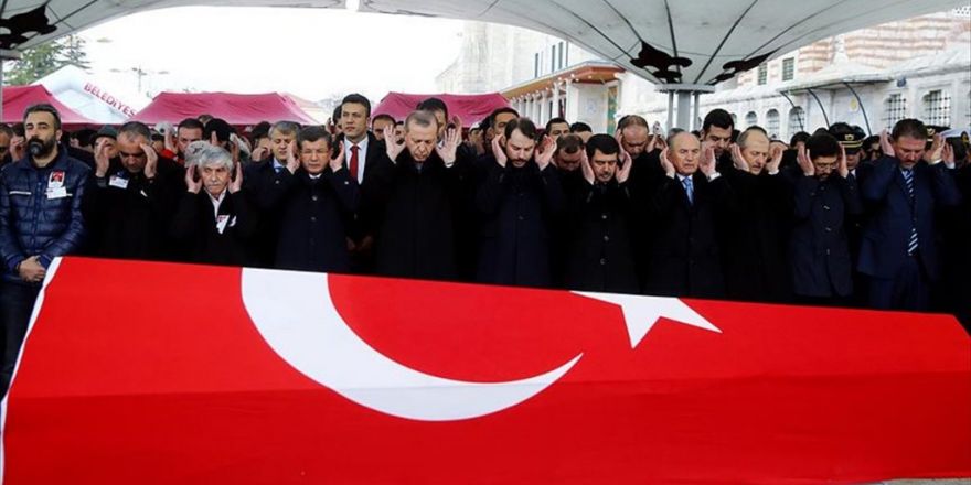 Cumhurbaşkanı Erdoğan Şehitler İçin Kur'an-ı Kerim Okudu