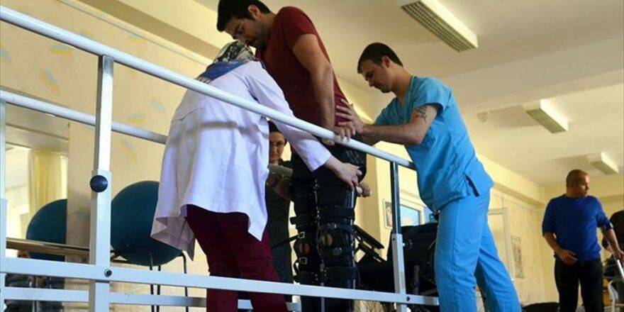 'Ölebilir' Denilen Öğretmen Yürümeye Başladı