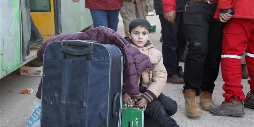 Halep'ten Çıkan 3 Konvoy Daha Türkiye Sınırındaki İdlib'e Ulaştı