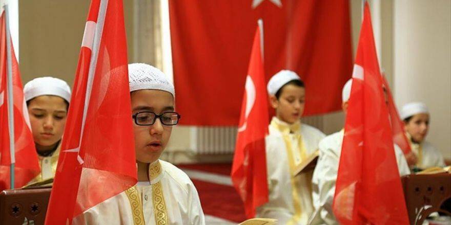 Şehit Asker Ve Polisler İçin Her Gün Hatim İndiriyorlar