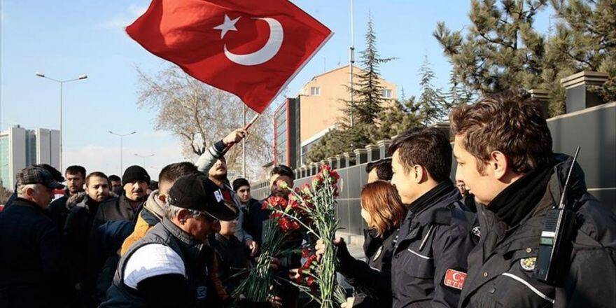 Başkentte Vatandaşlar Çevik Kuvvet'i Ziyaret Etti