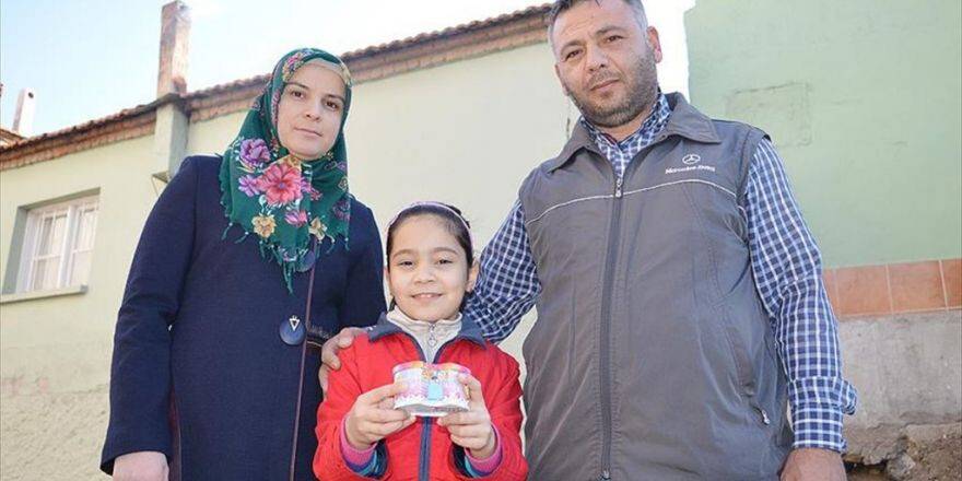 8 Yaşındaki Nesibe Biriktirdiği Harçlığını Halep'e Gönderdi