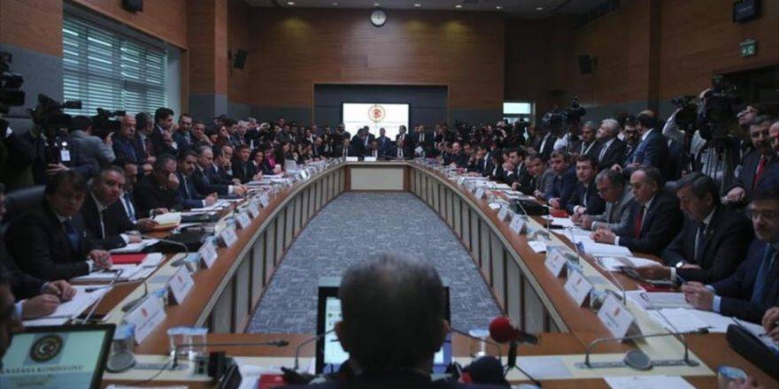 Anayasa Değişikliği Teklifi Komisyonda Görüşülüyor