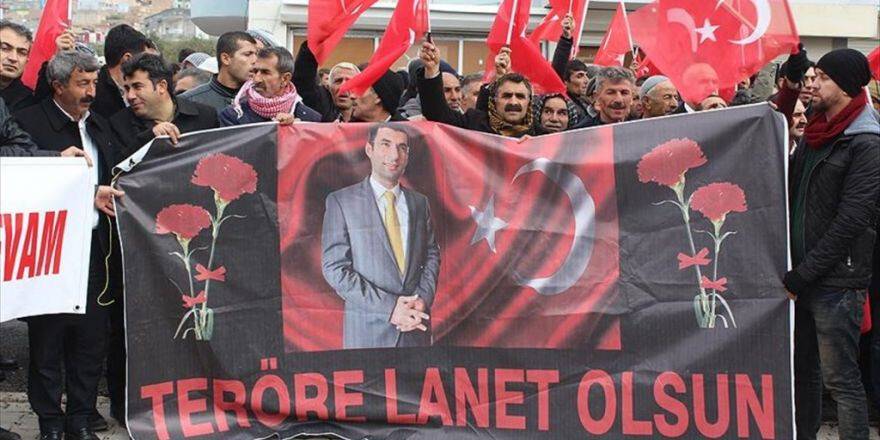 Derik'te 'Teröre Lanet Şehide Saygı Yürüyüşü'
