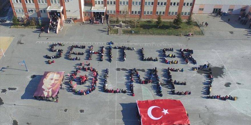 Kayseri'de Öğrencilerden Teröre Anlamlı Tepki