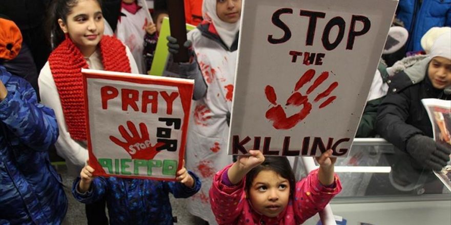 Kanada'da Suriyeli Mültecilerden 'Halep' Protestosu