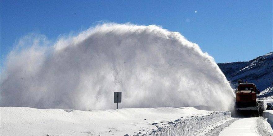 Bingöl'de 17 Bin Ton Kar Şehir Dışına Taşındı