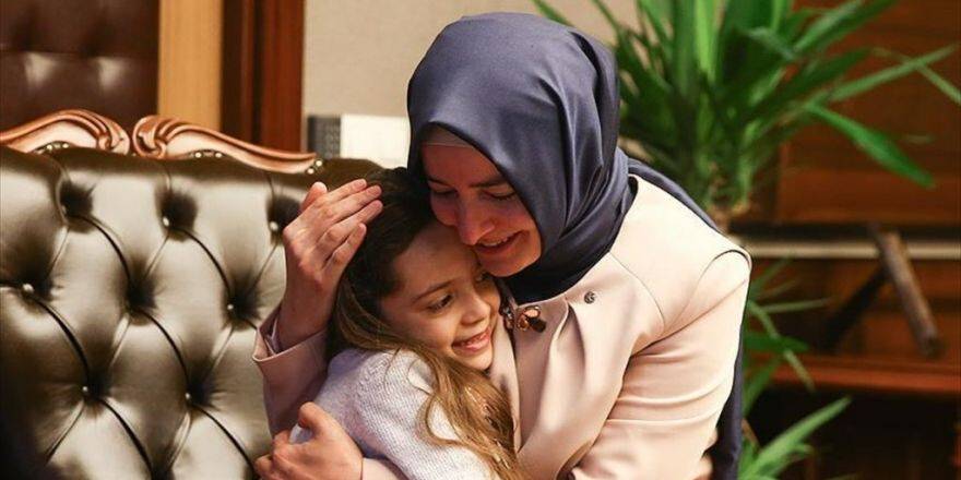 Aile Ve Sosyal Politikalar Bakanı Kaya, Halepli Bana Alabed'le Görüştü