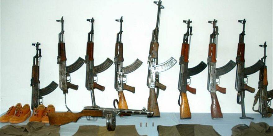 Pkk Üyelerine Dağıttığı Silahları Kayıt Altına Almış