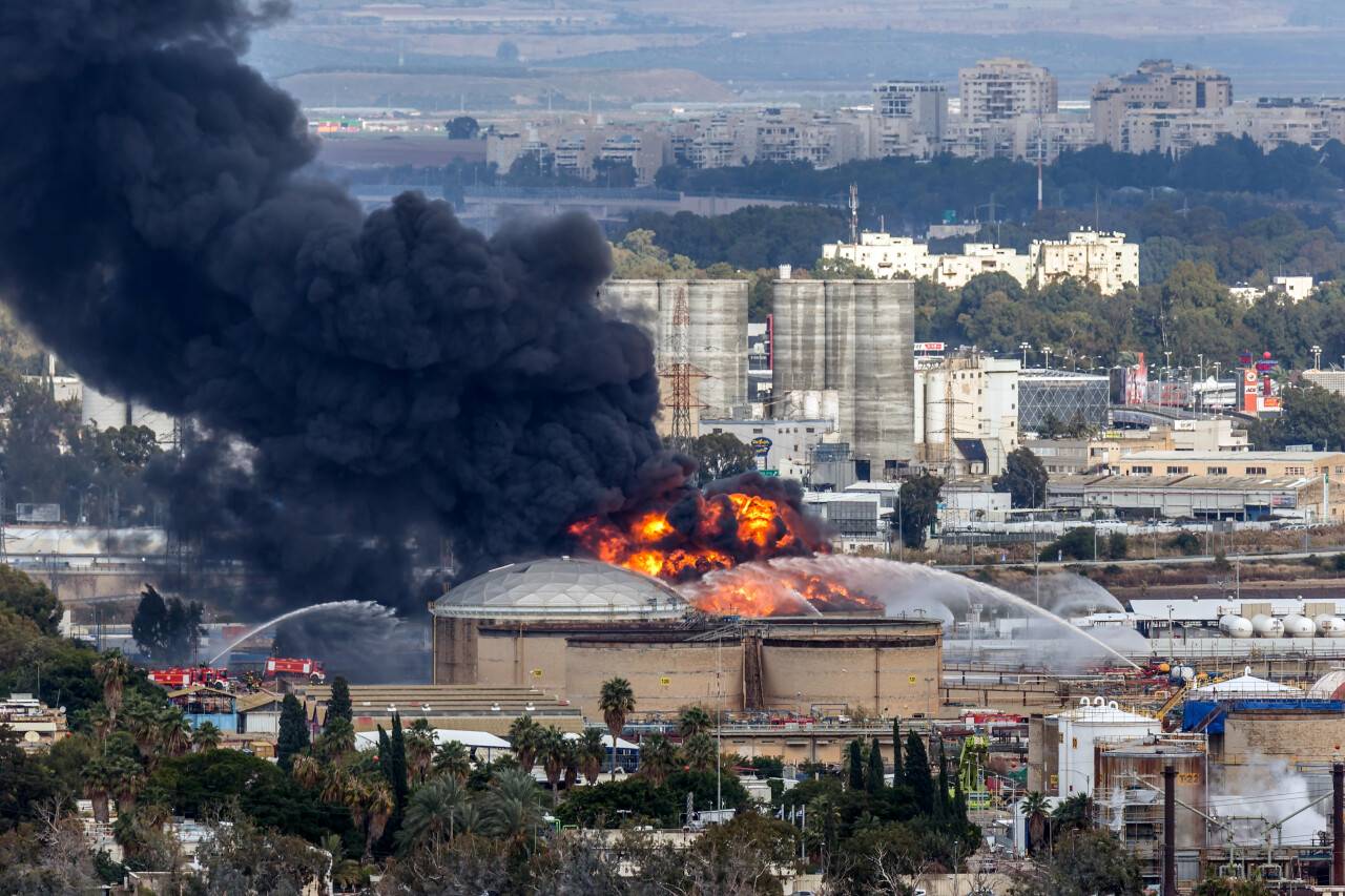 İsrail'in petrol rafinerisinde yangın