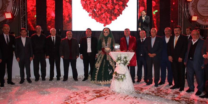 Onan ve Kaya ailelerinin mutluluk gecesi