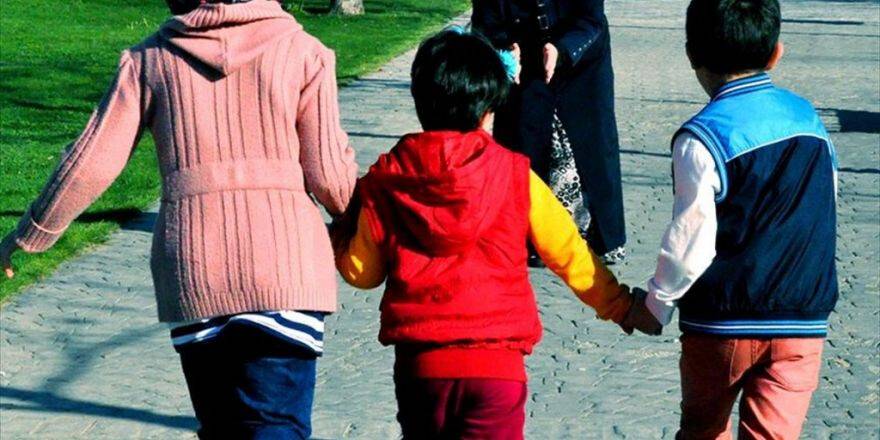 Savaş Mağduru Çocukların Ailesi Oldular