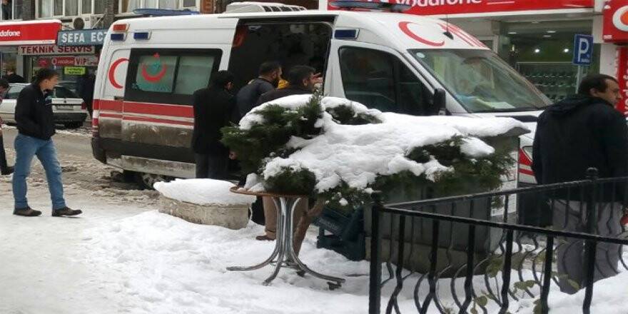 Konya'da iş yerinin saçakları çöktü
