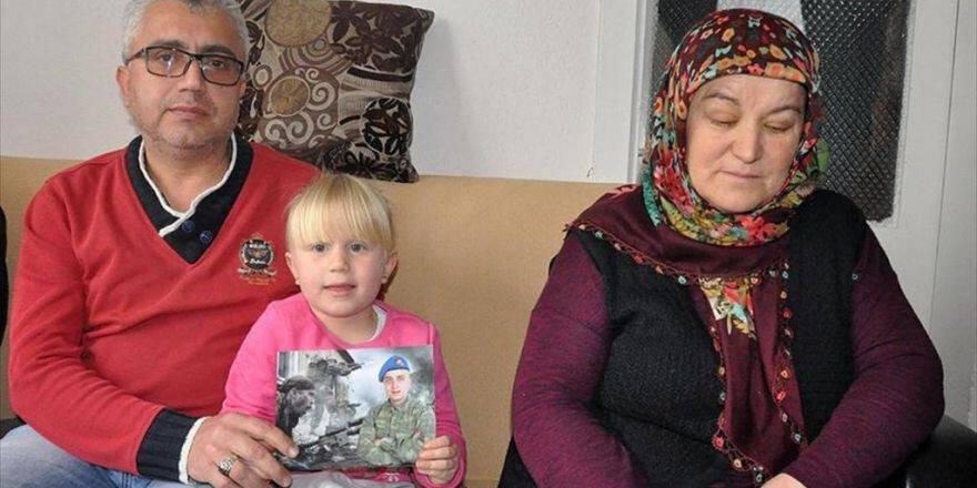 4 Yaşındaki Livanur Rüyalarına Giren Şehit Ağabeyinin Getireceği Bisikleti Bekliyor