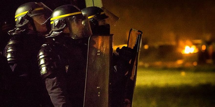 Fransız Güvenlik Görevlileri Kameralı Kayda Geçiyor