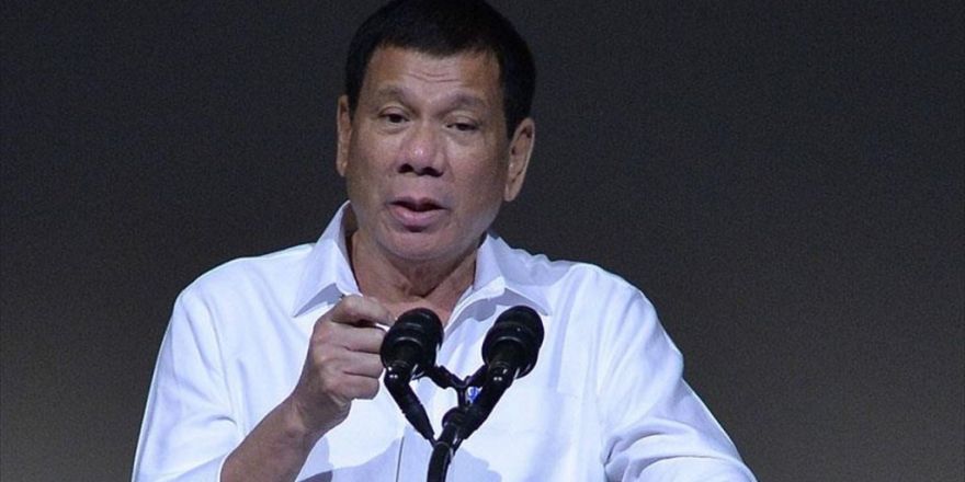 Duterte'den 'Suç İşleyenleri Helikopterden Atarım' Tehdidi