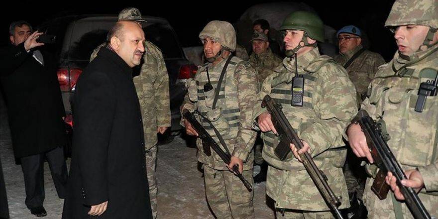 Bakan Işık, Namaz Dağı Üs Bölgesi'nde İncelemelerde Bulundu