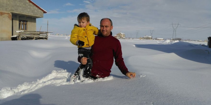 Bekir Karakuş ile oğlu Ahmet Nebi’nin kar keyfi