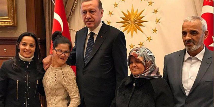 Cumhurbaşkanı Erdoğan'ın Portresini Çizen Gülşah Külliye'de