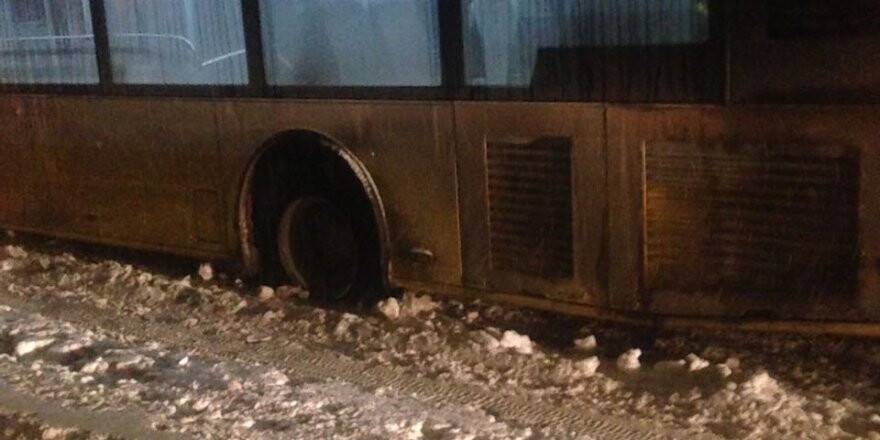 Konya'da otobüsün tekeri çıktı