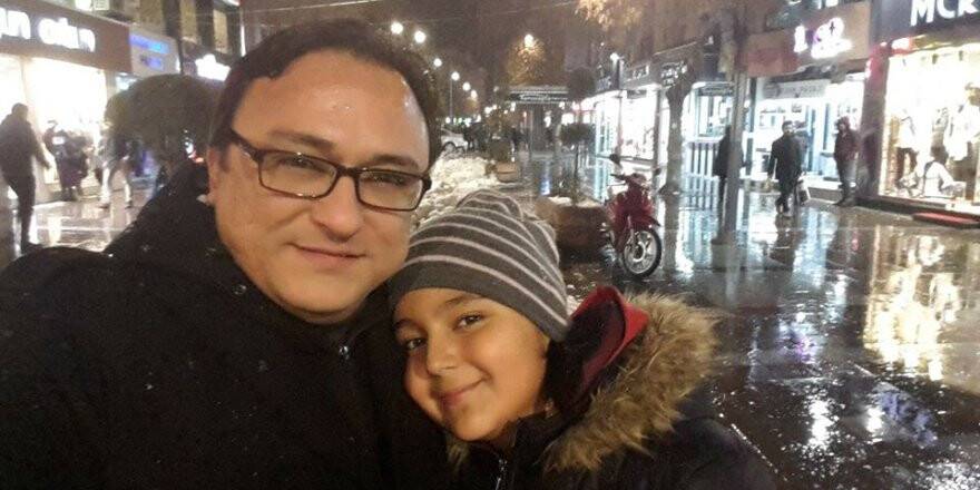 Cemil Anıl Doğan kızıyla akşam yürüyüşünde