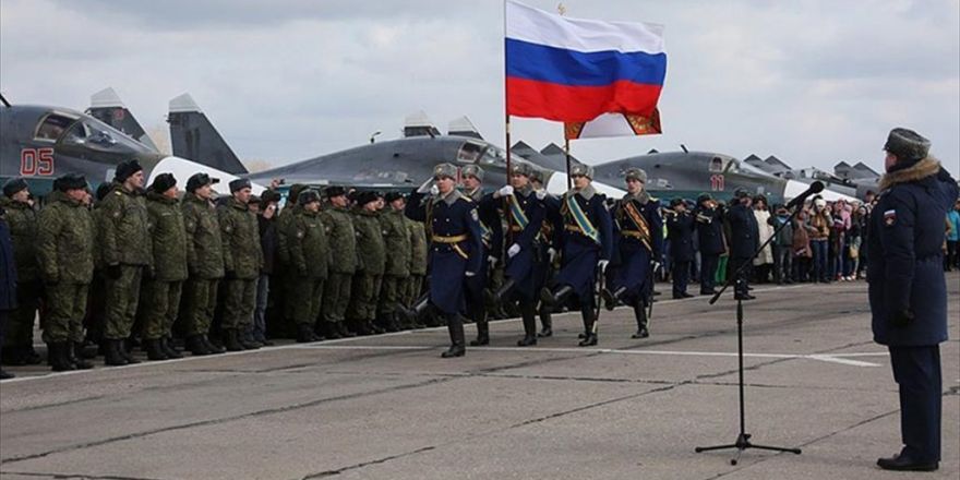 Rusya Suriye'deki Askeri Güçlerini Azaltıyor