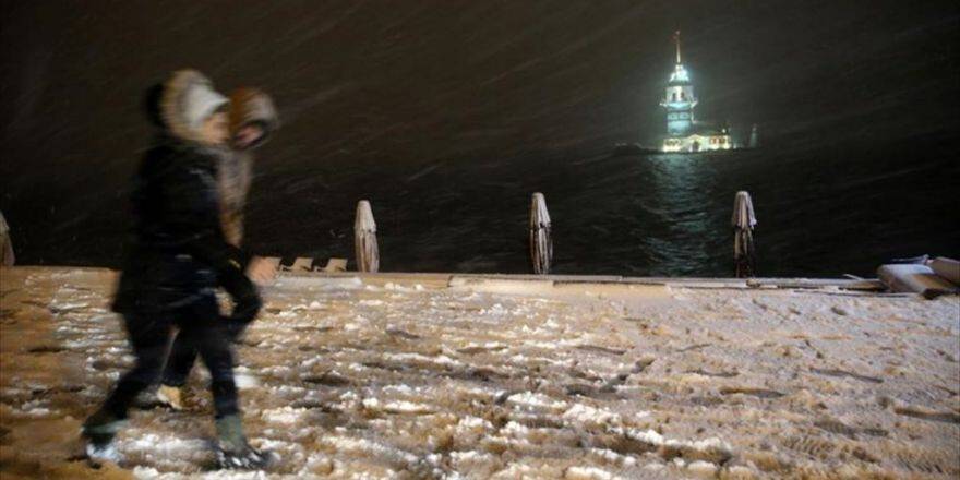 İstanbul Boğazı Gemi Trafiğine Kapatıldı