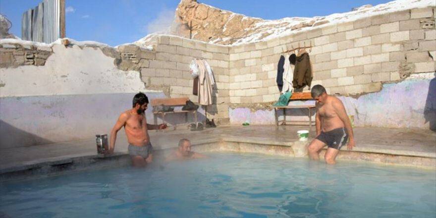 Kutup Soğuklarında "Kaplıca" Keyfi