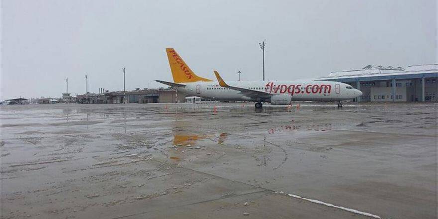 Bursa'da Yolcu Uçağı Zorunlu İniş Yaptı