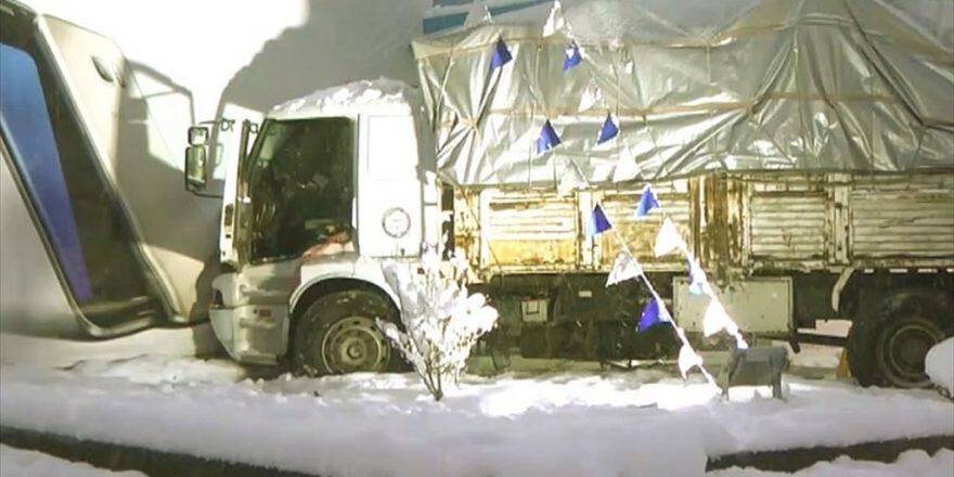 Arızalanan Telefonunu Aldığı Mağazaya Kamyonla Girdi