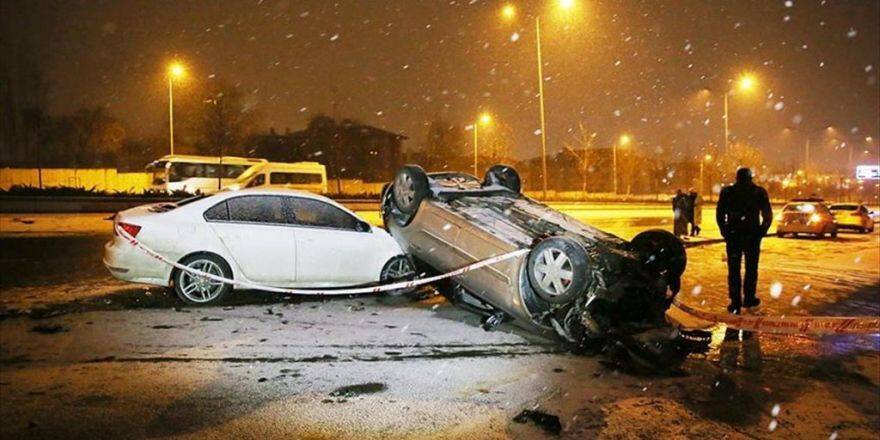 Kaza İçin Uyarırken Trafik Kazası Kurbanı Oldu