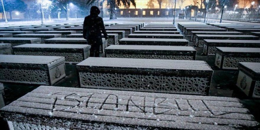 İstanbul'da Kar Yağışı Etkisini Sürdürüyor