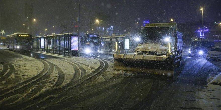 İbb Ekipleri 1347 Araç Ve İş Makinesiyle 9 Bölgede, 7 Bin Personelle Görev Yaptı