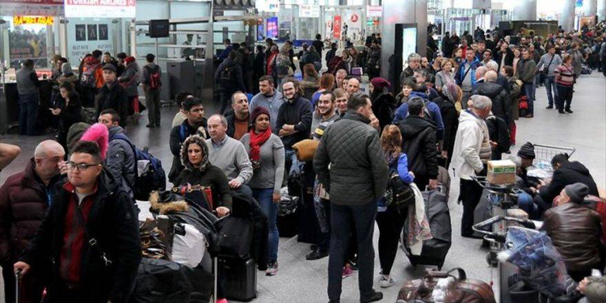 Atatürk Havalimanı'nda Yolcu Yoğunluğu