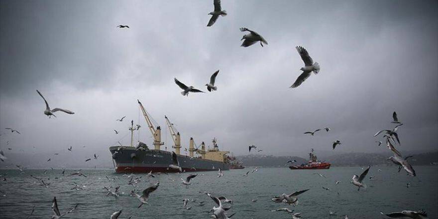 İstanbul Boğazı'nda Gemi Geçişleri Çift Yönlü Askıya Alındı