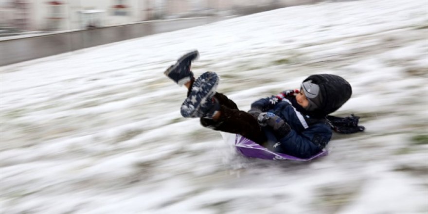 Bursa’da 9 Ocak yarın okullar tatil edildi. 9 Ocak Bursa Valiliğinden kar tatili haberi geldi.