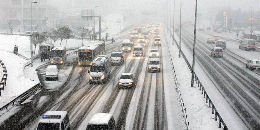 İstanbul'da Mesai Saatlerine Kar Yağışı Düzenlemesi