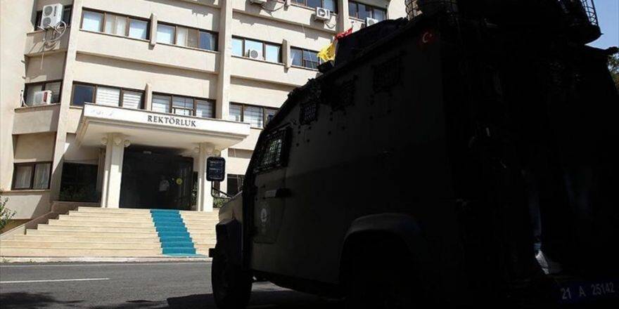 Fetö'nün Dicle Üniversitesindeki Yapılanmasına Operasyon: 26 Gözaltı
